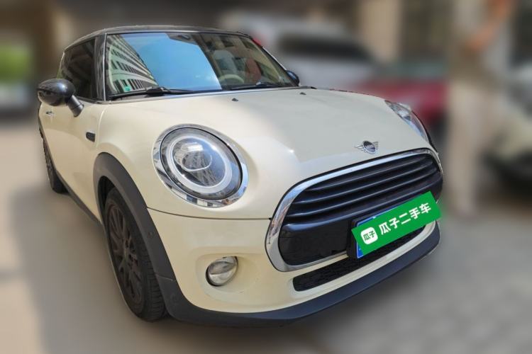 Used MINI 2018 1.5T COOPER Classic Edition Front Right 45 Deg