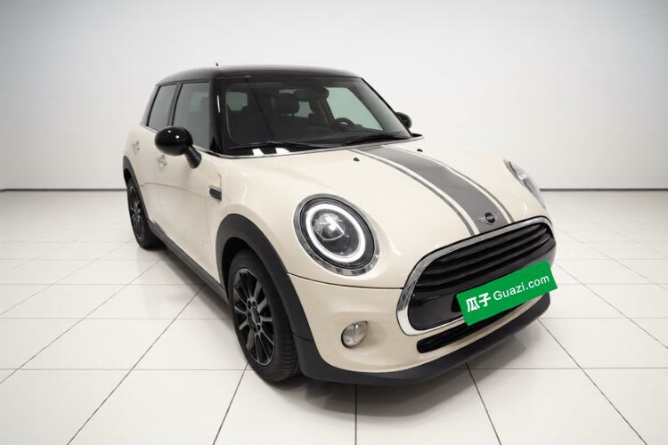 Used MINI 2018 1.5T COOPER Classic Edition Five-Door Version Front Right 45 Deg