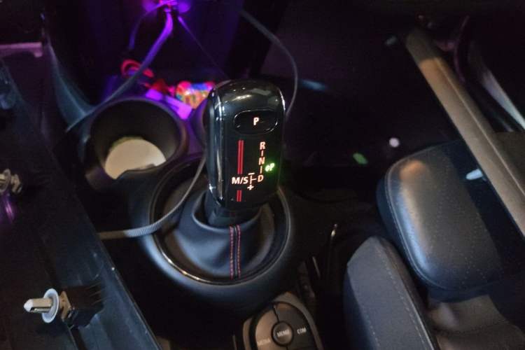 Used MINI 2018 2.0T COOPER S Classic Edition Gear Lever