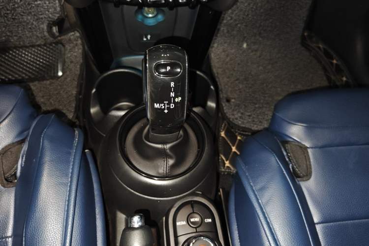Used MINI 2018 1.5T COOPER Classic Edition Five-Door Version Gear Lever