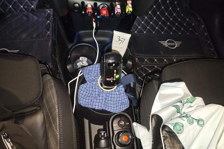 Used MINI 2018 1.5T COOPER Classic Edition Five-Door Version Gear Lever
