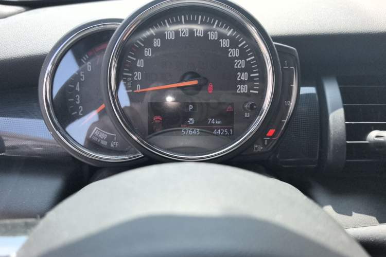 Used MINI 2018 1.5T COOPER CABRIO Artist Odometer Close Up