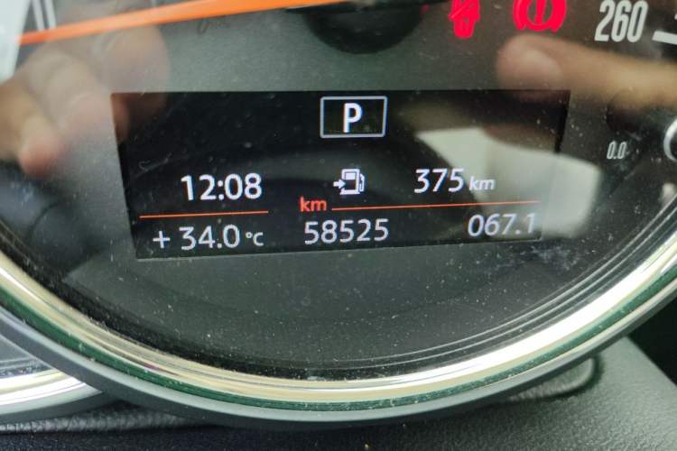 Used MINI 2018 1.5T COOPER Artist Odometer Close Up