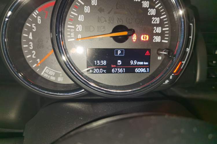 Used MINI 2018 1.5T COOPER Artist Odometer Close Up