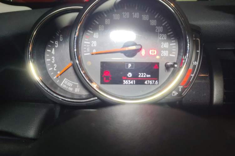 Used MINI 2018 1.5T COOPER Classic Edition Five-Door Version Odometer Close Up