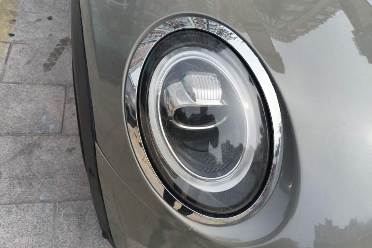 Used MINI 2018 1.5T COOPER Classic Edition Five-Door Version Right Front Headlight