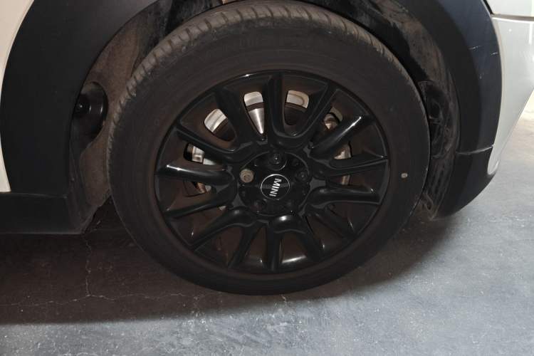 Used MINI 2018 1.5T COOPER Classic Edition Five-Door Version Right Front Wheel Hub