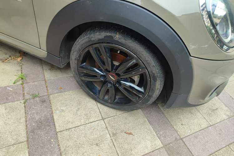 Used MINI 2018 1.5T COOPER Racing Edition Five-Door Version Right Front Wheel Hub