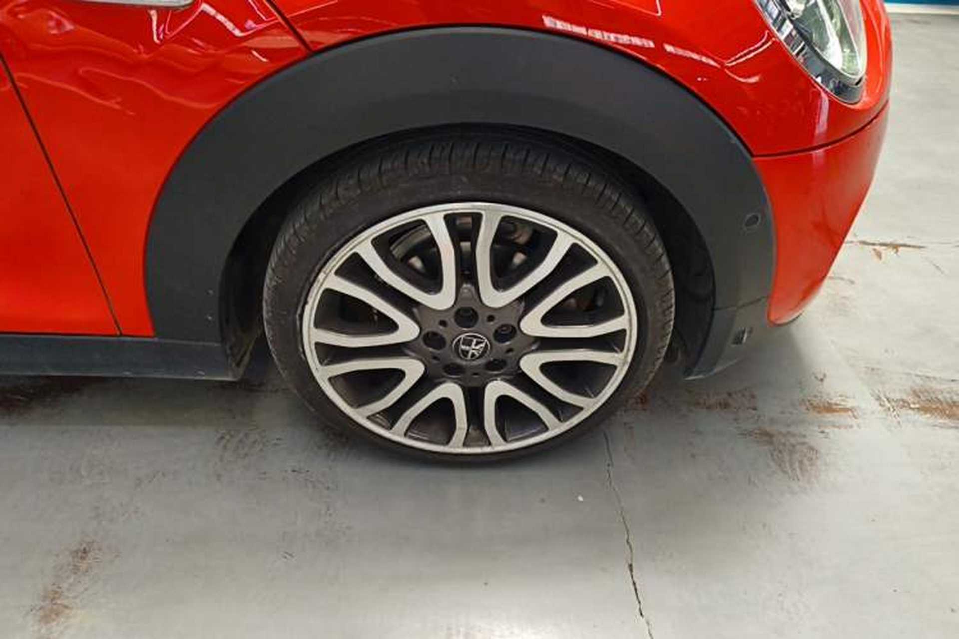 Used MINI 2018 2.0T COOPER S Artist Five-Door Edition Right Front Wheel Hub