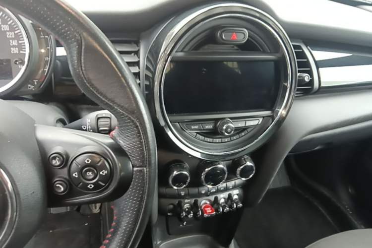 Used MINI 2018 1.5T COOPER Racing Driver Audio And AC Panel