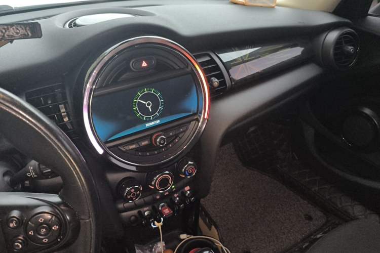 Used MINI 2018 1.5T COOPER Classic Edition Five-Door Version Audio And AC Panel