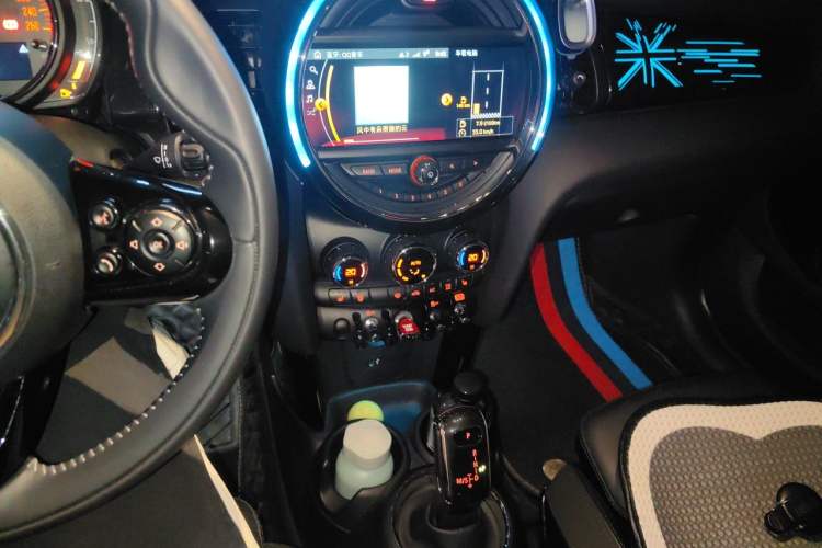 Used MINI 2018 1.5T COOPER Artist Five-Door Edition Audio And AC Panel