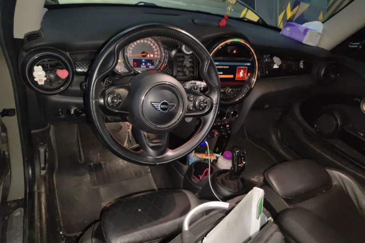 Used MINI 2018 2.0T COOPER S Classic Edition Center Console