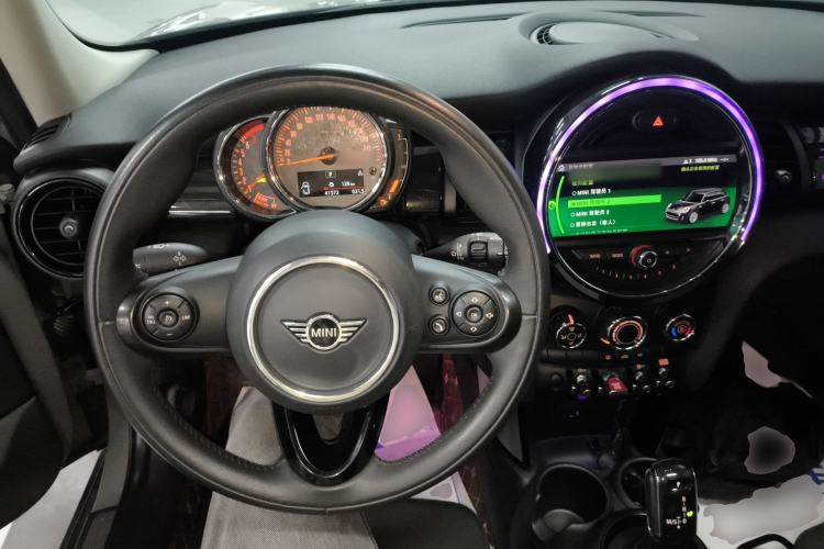 Used MINI 2018 1.5T COOPER Classic Edition Five-Door Version Center Console