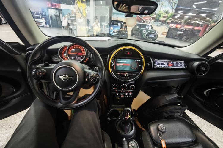 Used MINI 2018 2.0T COOPER S Classic Edition Center Console