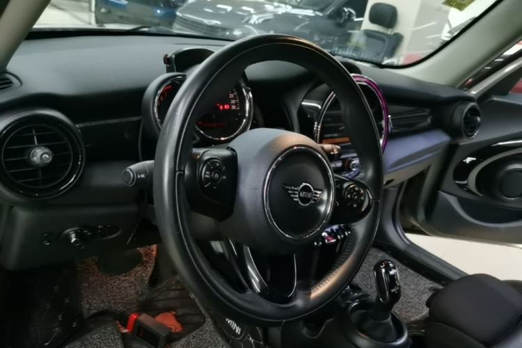 Used MINI 2018 1.5T COOPER Classic Edition Five-Door Version Center Console