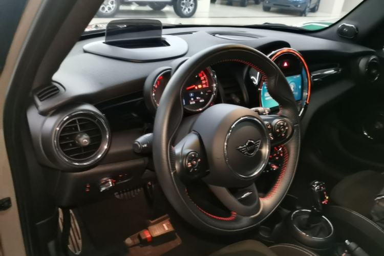 Used MINI 2018 1.5T COOPER Racing Edition Five-Door Version Center Console