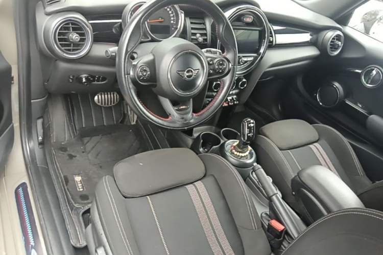 Used MINI 2018 1.5T COOPER Racing Driver Center Console