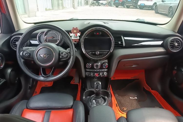 Used MINI 2018 1.5T COOPER Classic Edition Five-Door Version Center Console