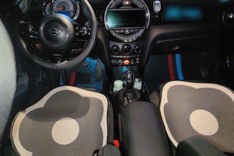 Used MINI 2018 1.5T COOPER Artist Five-Door Edition Center Console