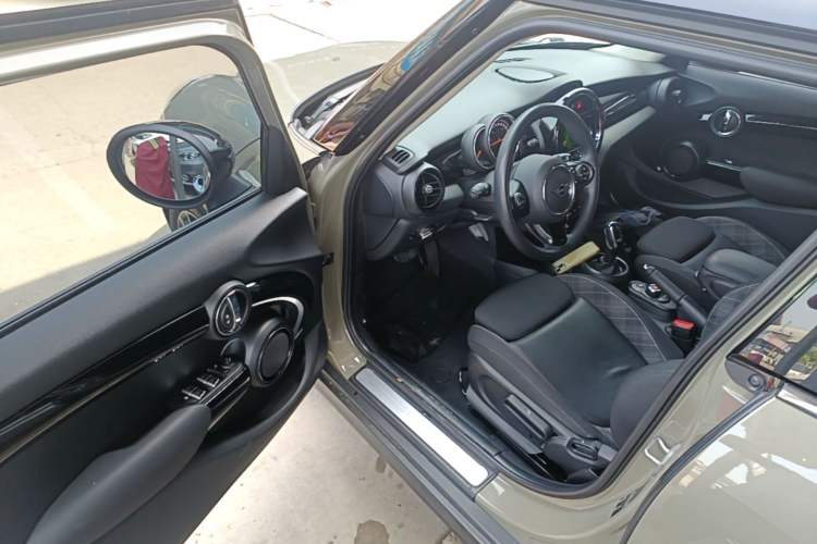 Used MINI 2018 1.5T COOPER Classic Edition Five-Door Version Driver Seat