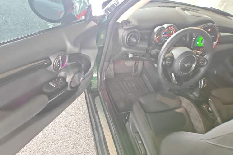 Used MINI 2018 1.5T COOPER Classic Edition Driver Seat