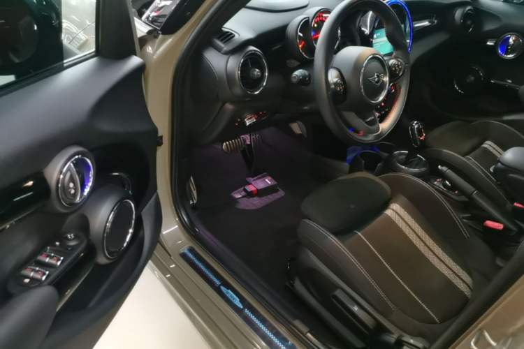 Used MINI 2018 1.5T COOPER Racing Edition Five-Door Version Driver Seat
