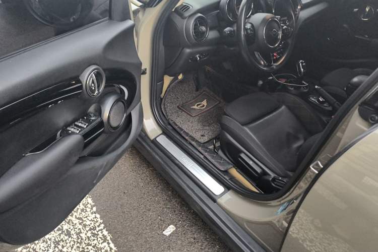Used MINI 2018 1.5T COOPER Classic Edition Five-Door Version Driver Seat