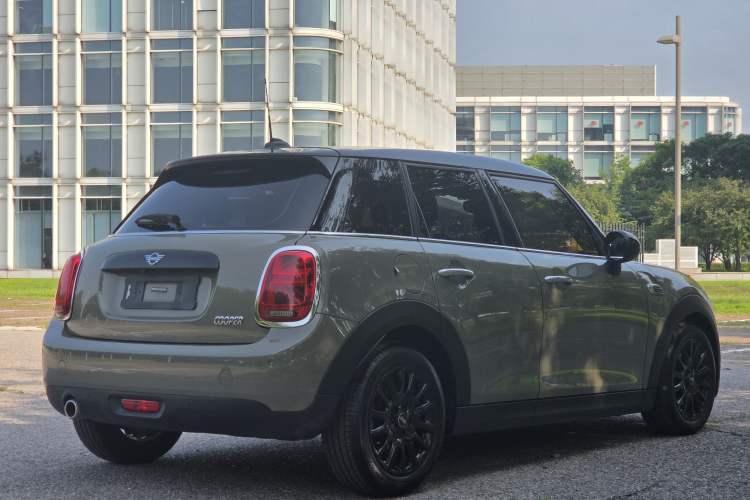 Used MINI 2018 1.5T COOPER Classic Edition Five-Door Version Exterior 4