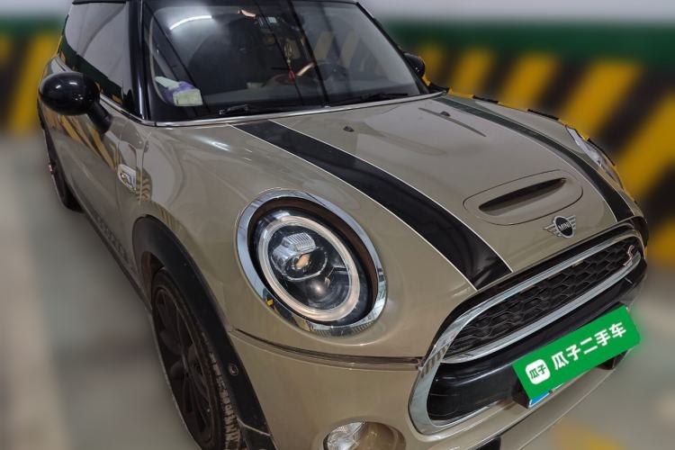 Used MINI 2018 2.0T COOPER S Classic Edition Front Right 45 Deg
