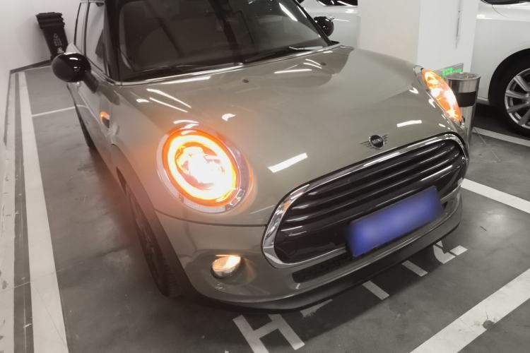 Used MINI 2018 1.5T COOPER Classic Edition Five-Door Version Front Right 45 Deg