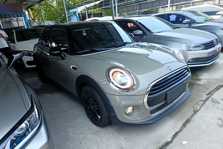 Used MINI 2018 1.5T COOPER Classic Edition Five-Door Version Front Right 45 Deg