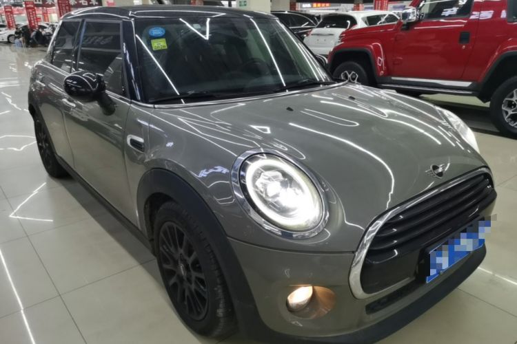 Used MINI 2018 1.5T COOPER Classic Edition Five-Door Version Front Right 45 Deg