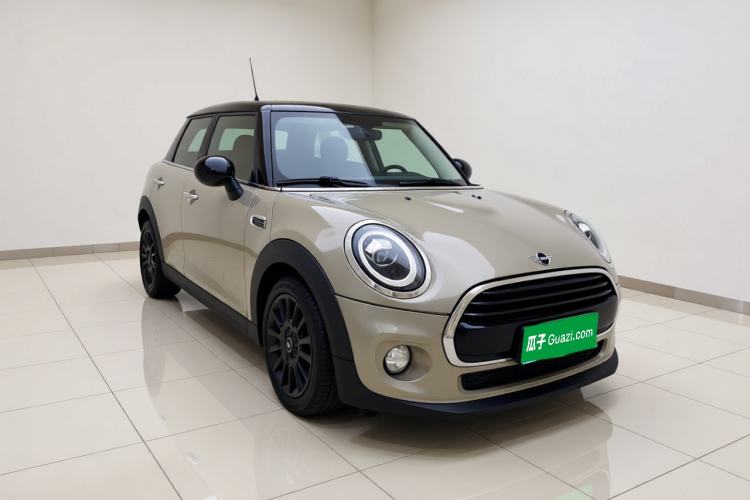 Used MINI 2018 1.5T COOPER Classic Edition Five-Door Version Front Right 45 Deg