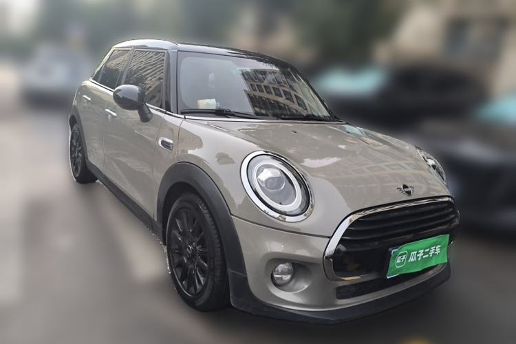 Used MINI 2018 1.5T COOPER Classic Edition Five-Door Version Front Right 45 Deg