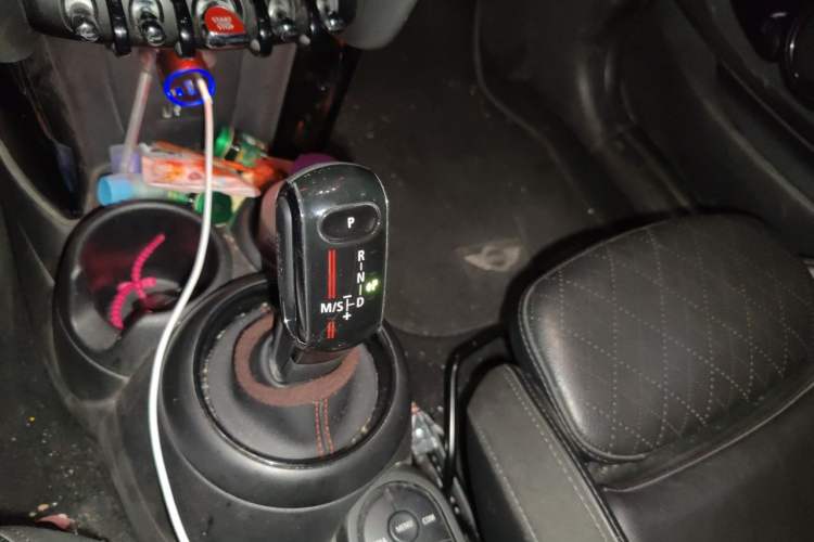 Used MINI 2018 2.0T COOPER S Classic Edition Gear Lever