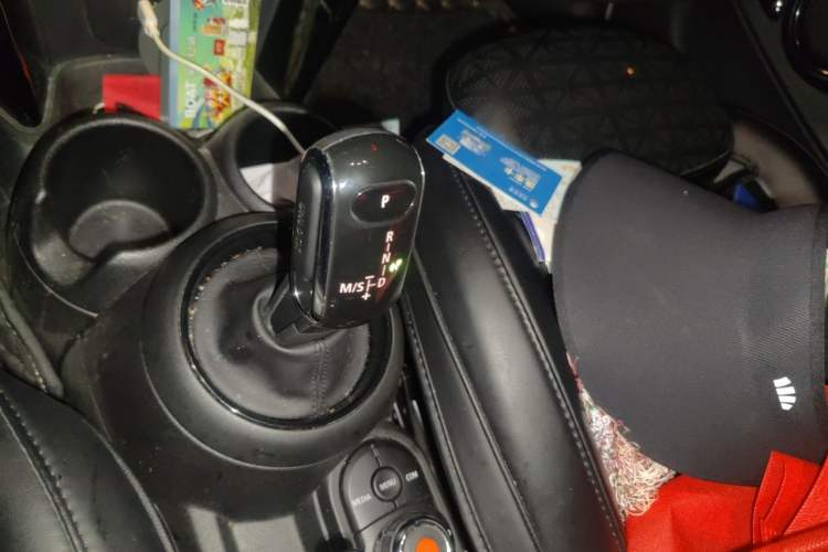 Used MINI 2018 1.5T COOPER Classic Edition Five-Door Version Gear Lever
