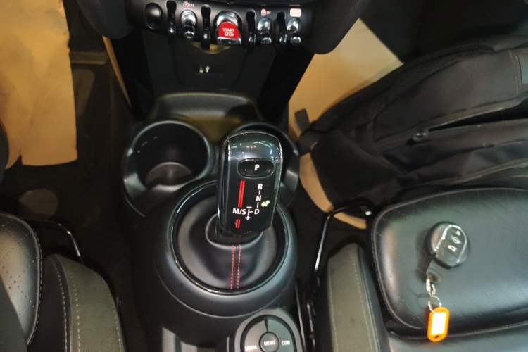 Used MINI 2018 2.0T COOPER S Classic Edition Gear Lever