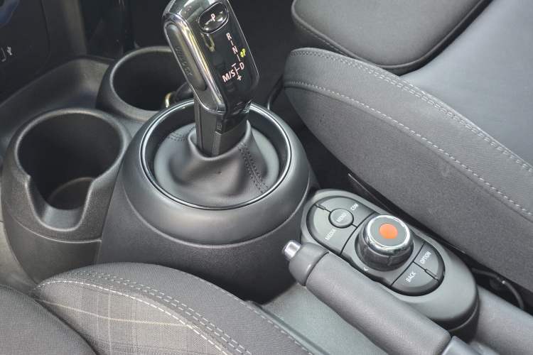 Used MINI 2018 1.5T COOPER Classic Edition Five-Door Version Gear Lever