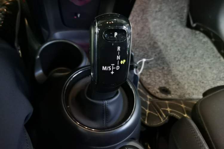Used MINI 2018 1.5T COOPER Classic Edition Five-Door Version Gear Lever
