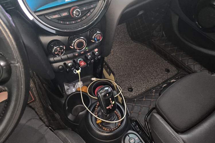 Used MINI 2018 1.5T COOPER Classic Edition Five-Door Version Gear Lever