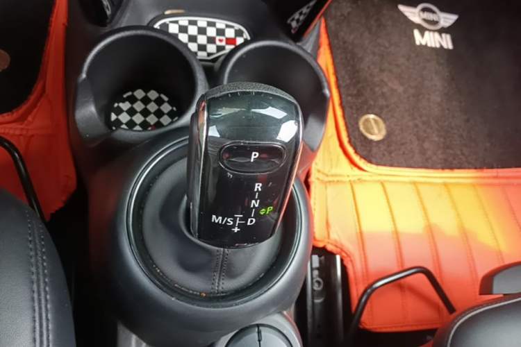 Used MINI 2018 1.5T COOPER Classic Edition Five-Door Version Gear Lever