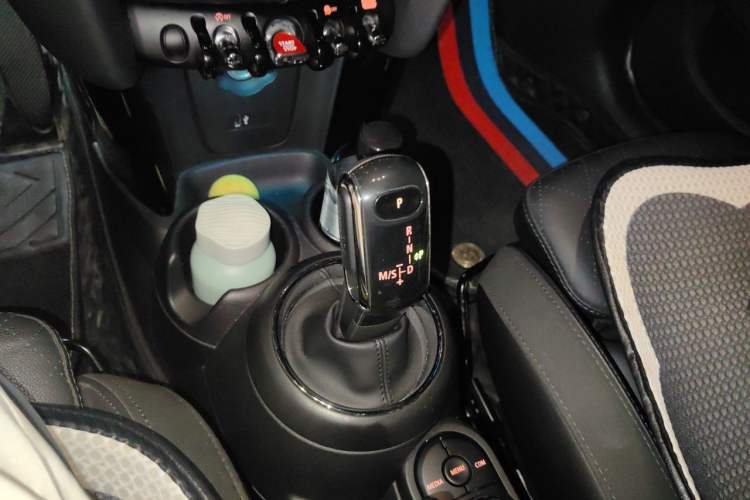 Used MINI 2018 1.5T COOPER Artist Five-Door Edition Gear Lever