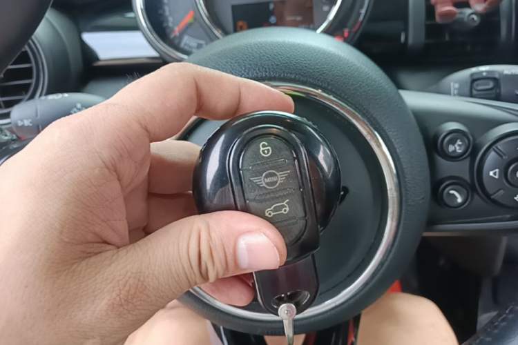 Used MINI 2018 1.5T COOPER Classic Edition Five-Door Version Interior 1