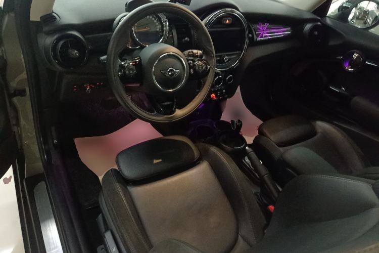 Used MINI 2018 1.5T COOPER Artist Interior 2
