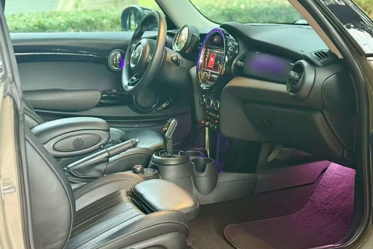 Used MINI 2018 2.0T COOPER S Artist Interior 3