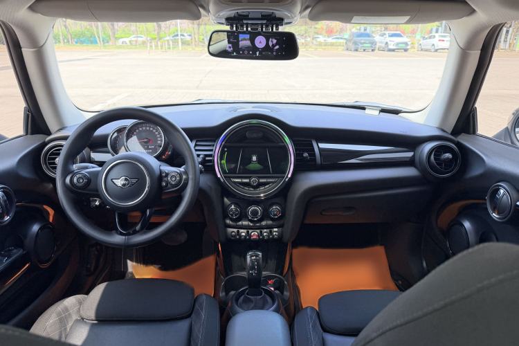 Used MINI 2018 1.5T COOPER Classic Edition Interior 3