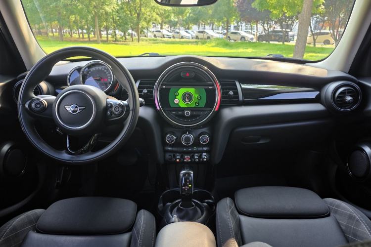 Used MINI 2018 1.5T COOPER Classic Edition Five-Door Version Interior 3