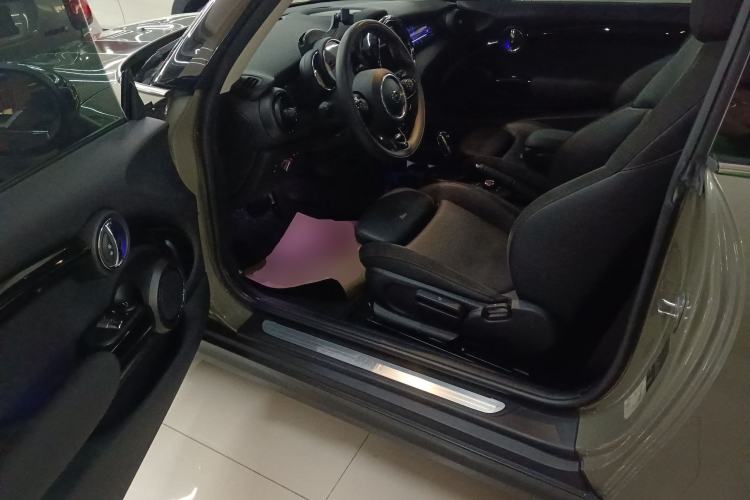 Used MINI 2018 1.5T COOPER Artist Interior 3