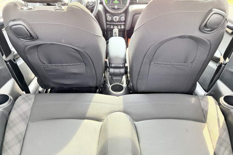 Used MINI 2018 1.5T COOPER Classic Edition Interior 8